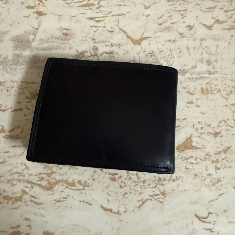 Black leather Men’s bifold wallet Mclean leather center *please read description